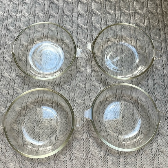 VTG Pyrex 019 20oz casserole dishes w side handles. Lot of 4. No chips or cracks - Picture 1 of 9